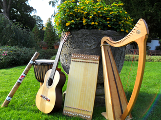 Musikinstrumente im Garten